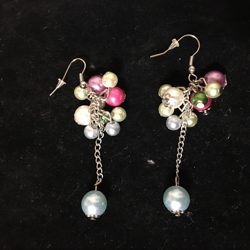 Set of fun earrings from New York and Company - Picture 5 of 6
